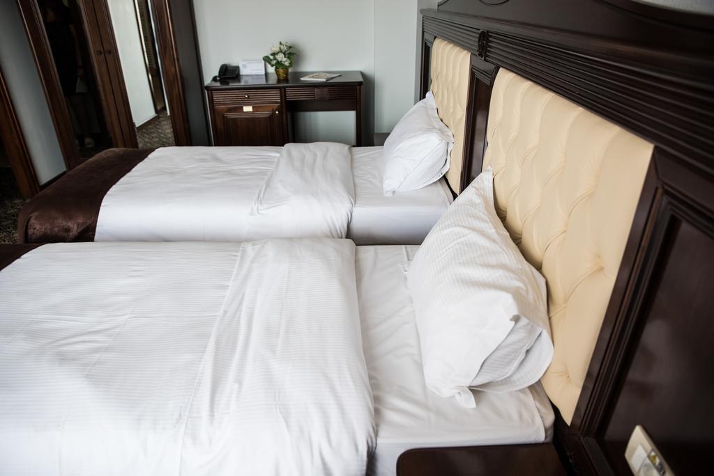 Hotel Giuliano Bragadiru Luaran gambar