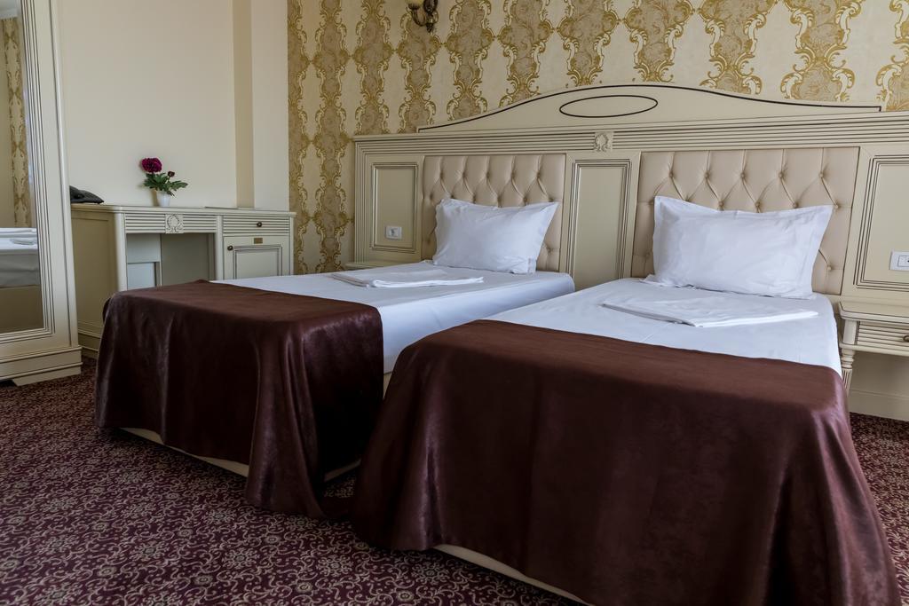 Hotel Giuliano Bragadiru Luaran gambar